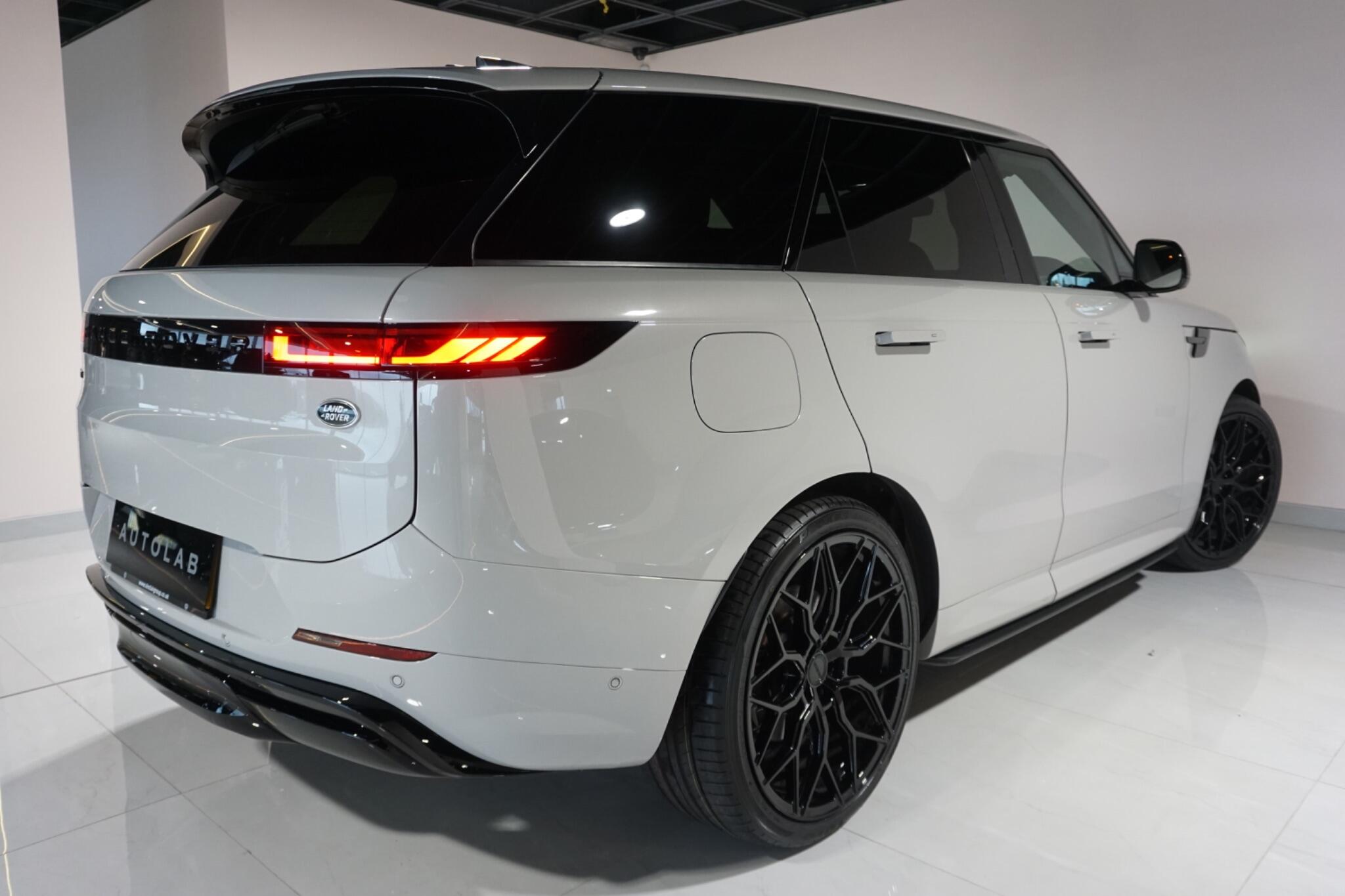 Land Rover Range Rover Sport 3.0 D300 MHEV Dynamic SE SUV 5dr Diesel Auto 4WD Euro 6 (s/s) (300 ps)